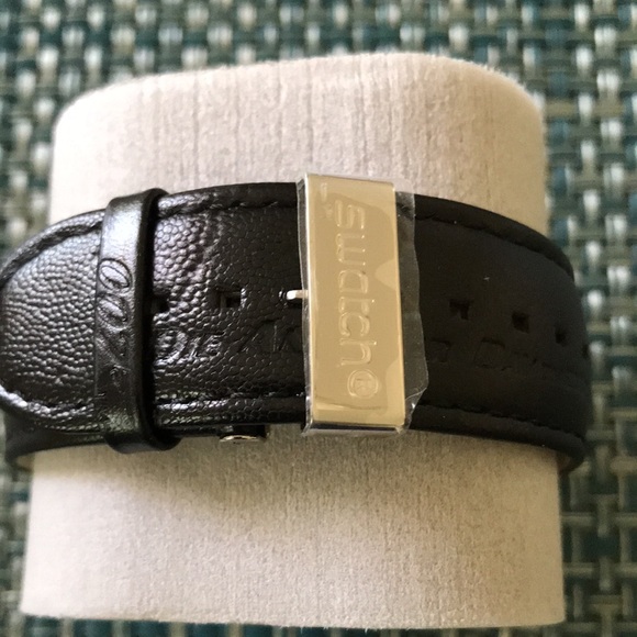 SWATCH 007 40TH ANNIVERSARY Black leather strap w/adjustable snap buckle closure - Picture 8 of 8